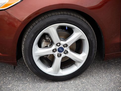 Used 2016 Ford Fusion SE image 9