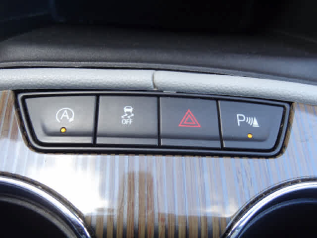 Used 2023 GMC Acadia SLE w/ Driver Convenience Package FWD image 32