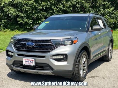 Used 2021 Ford Explorer XLT w/ Equipment Group 202A AWD/4WD image 3