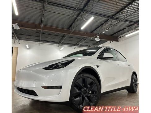 Used 2024 Tesla Model Y Long Range RWD image 1