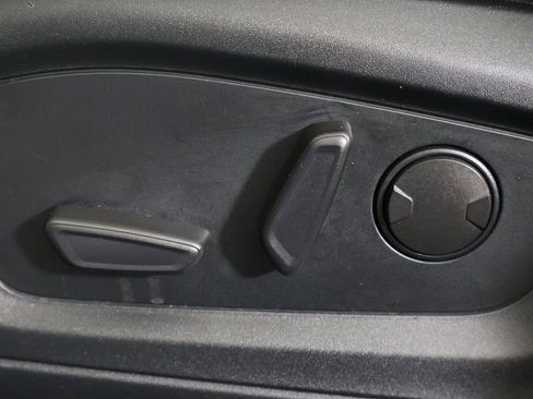 Used 2020 Ford Explorer XLT w/ Comfort Package image 33