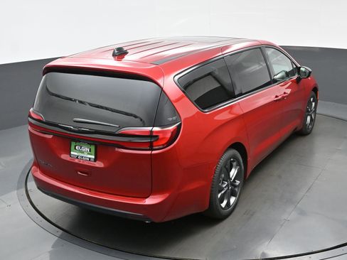 New 2026 Chrysler Pacifica Select image 23