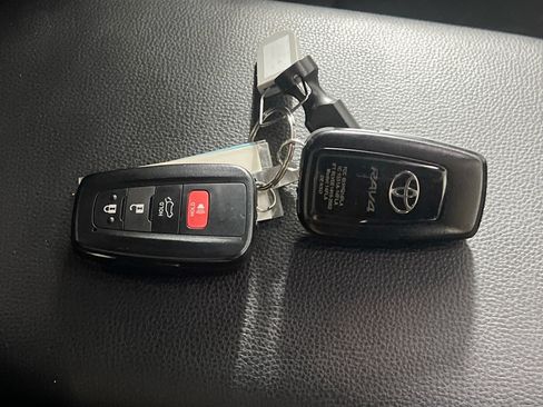 Used 2025 Toyota RAV4 XLE w/ Convenience Package FWD image 36