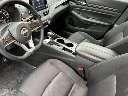 Used 2024 Nissan Altima 2.5 SV image 11