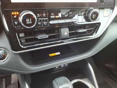 Used 2023 Toyota Highlander Platinum image 34