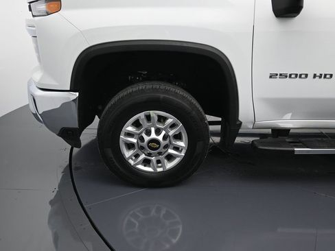 Used 2024 Chevrolet Silverado 2500 LT image 10