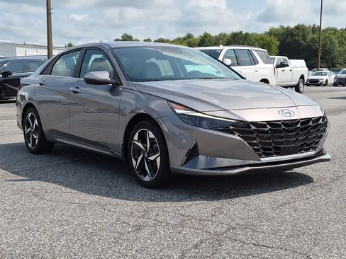 Used 2023 Hyundai Elantra Limited FWD image 3