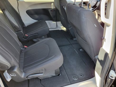 Used 2024 Chrysler Voyager LX image 19