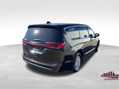 Used 2023 Chrysler Pacifica Touring-L FWD image 9