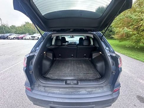 Used 2019 Jeep Cherokee Latitude Plus w/ Trailer Tow Group AWD/4WD image 10