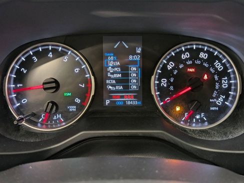 Used 2021 Toyota RAV4 XLE image 15