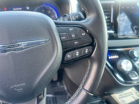 Used 2018 Chrysler Pacifica Touring-L w/ Advanced Safetytec Group FWD image 30