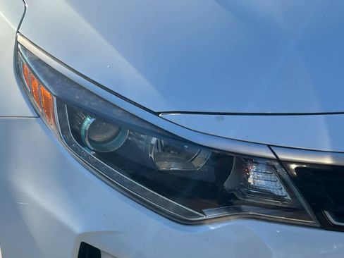 Used 2017 Kia Optima EX image 8