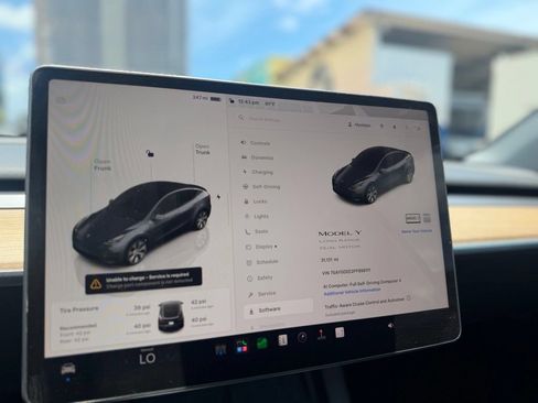 Used 2023 Tesla Model Y Long Range AWD/4WD image 19