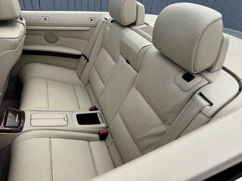 Used 2011 BMW 328i Convertible image 9