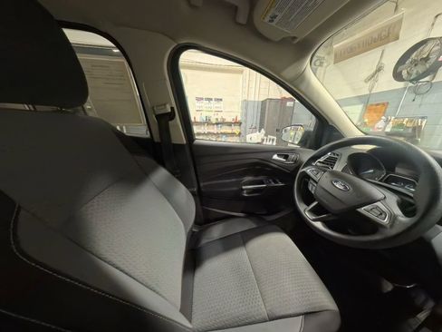 Used 2019 Ford Escape SE image 25