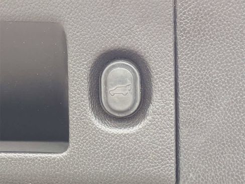 Used 2015 Chevrolet Suburban LTZ image 13