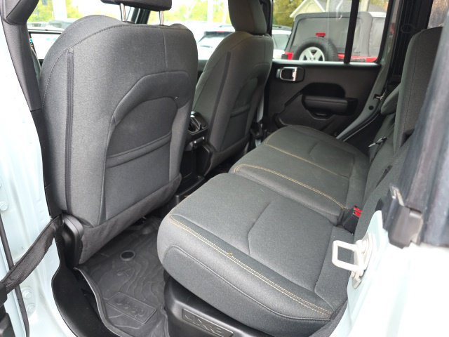 Used 2024 Jeep Wrangler Unlimited w/ Convenience Group AWD/4WD image 14