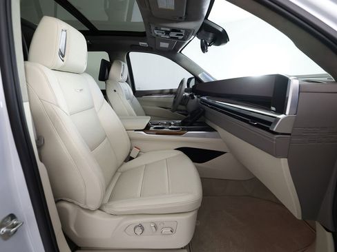 Used 2026 Cadillac Escalade Platinum Sport AWD/4WD image 10