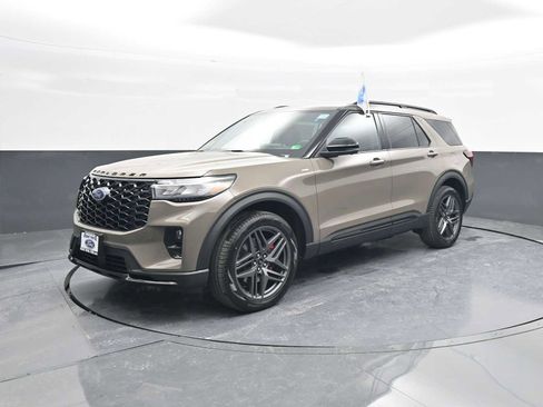 New 2026 Ford Explorer ST-Line w/ ST-Line Street Pack image 4