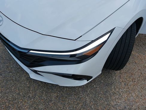Certified 2025 Hyundai Elantra SEL FWD image 33