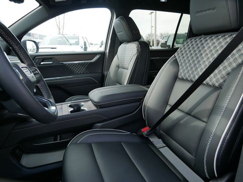 New 2026 GMC Acadia Denali w/ Super Cruise Package image 4