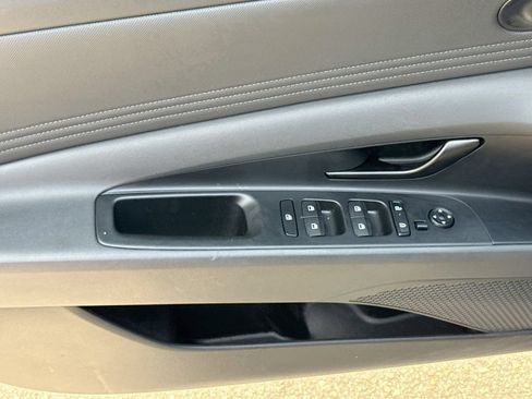 Used 2025 Hyundai Elantra Sport FWD image 19