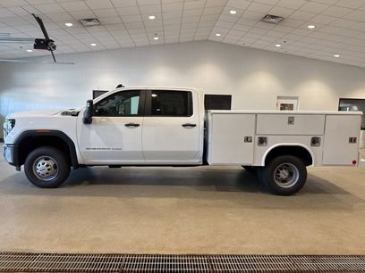 New 2025 GMC Sierra 3500 Pro w/ Convenience Package
