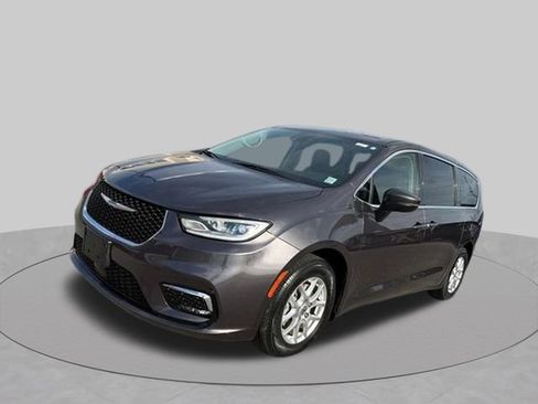 Used 2023 Chrysler Pacifica Touring-L FWD image 44
