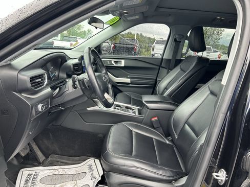 Used 2020 Ford Explorer XLT w/ Equipment Group 202A AWD/4WD image 20