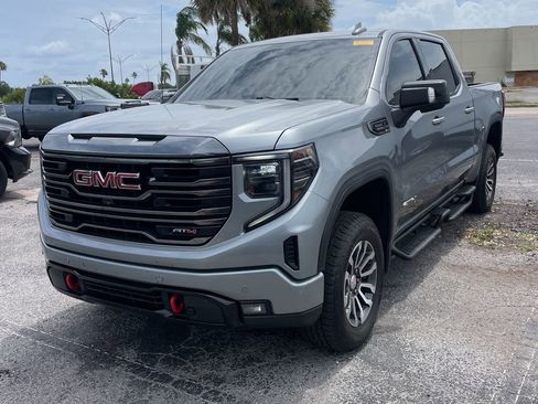 Used 2023 GMC Sierra 1500 AT4 w/ Technology Package AWD/4WD image 4