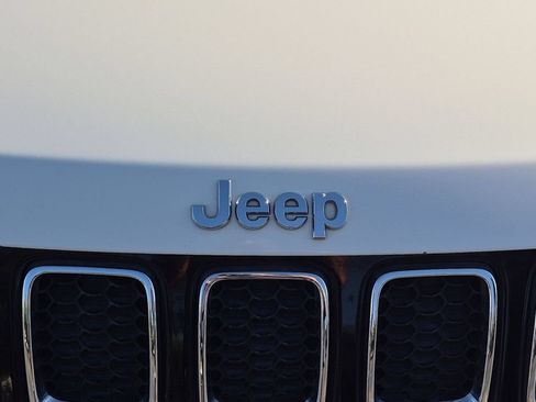 Used 2019 Jeep Compass Limited AWD/4WD image 10