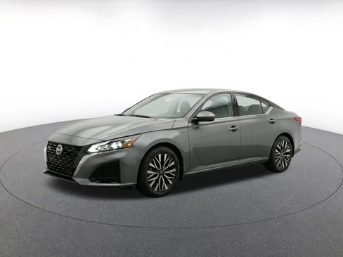 Used 2026 Nissan Altima 2.5 SV FWD image 3