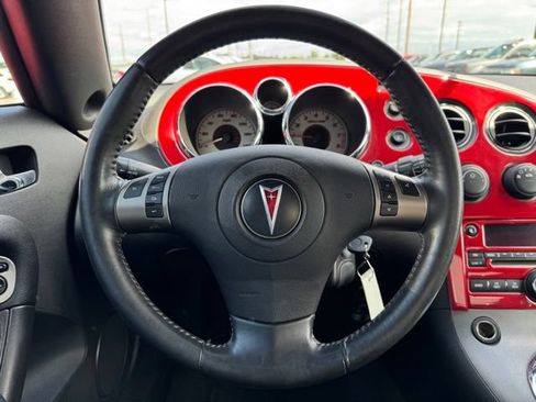 Used 2006 Pontiac Solstice Convertible w/ Premium Package RWD image 23