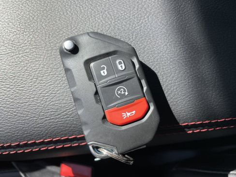 Used 2024 Jeep Gladiator Rubicon image 27