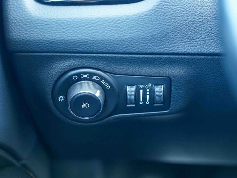 Used 2018 Jeep Compass Limited w/ Navigation Group AWD/4WD image 31