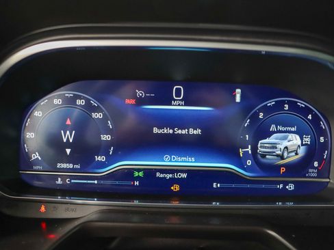 Used 2024 Chevrolet Suburban RST w/ Luxury Package image 16