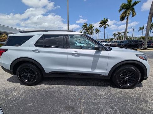 Used 2022 Ford Explorer XLT w/ Equipment Group 202A RWD image 8