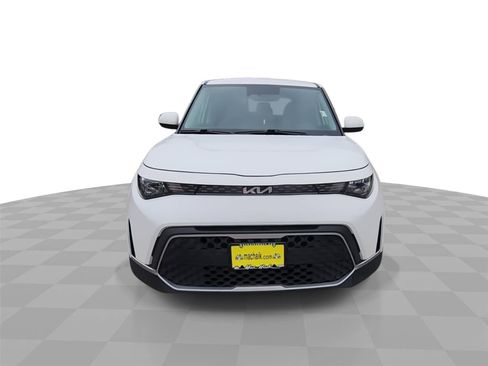 Used 2023 Kia Soul LX w/ LX Technology Package FWD image 3