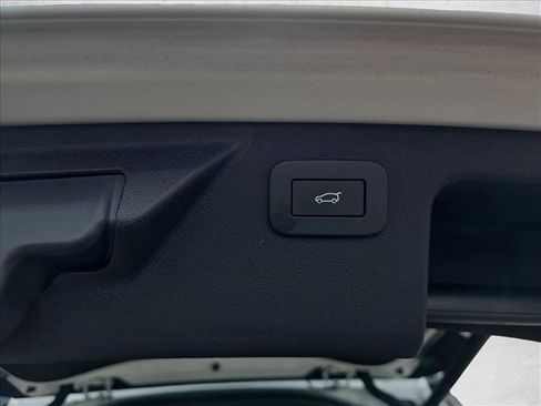 New 2026 Land Rover Discovery Sport Landmark AWD/4WD image 14