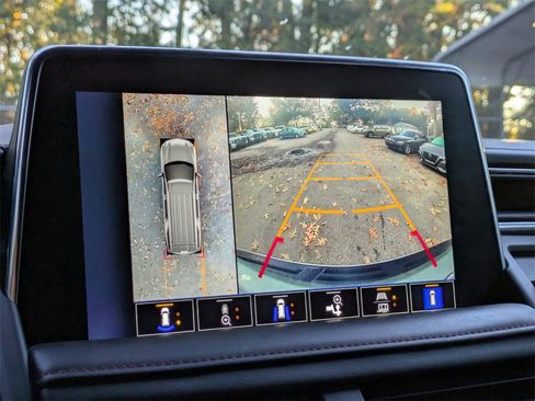 Used 2023 Chevrolet Suburban RST w/ Luxury Package image 21