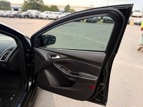 Used 2017 Ford Focus RS AWD/4WD image 40