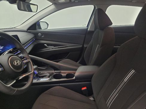 Used 2025 Hyundai Elantra SEL FWD image 17