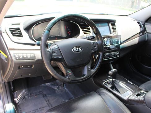 Used 2014 Kia Cadenza Premium w/ Technology Package FWD image 17