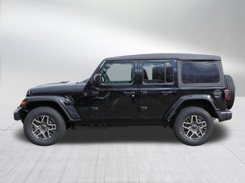 New 2026 Jeep Wrangler Unlimited Sahara AWD/4WD image 4