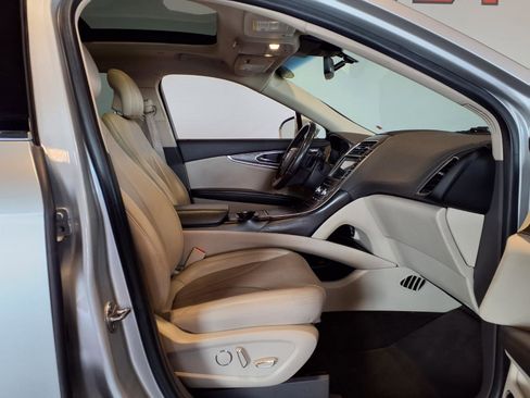Used 2019 Lincoln Nautilus Reserve AWD/4WD image 12