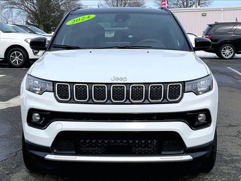 Used 2024 Jeep Compass Limited image 3