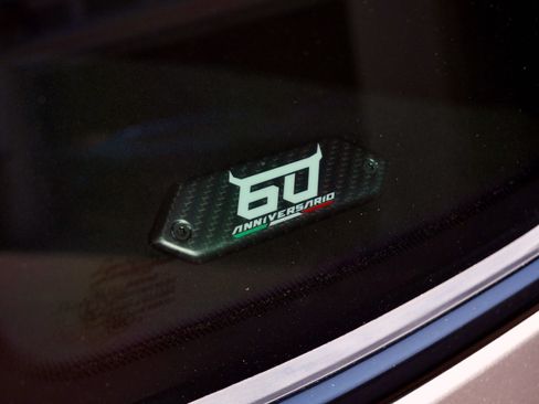 Used 2023 Lamborghini Urus Performante AWD/4WD image 40