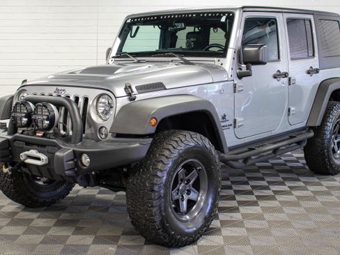 Used 2016 Jeep Wrangler Unlimited Sahara w/ Connectivity Group AWD/4WD image 7