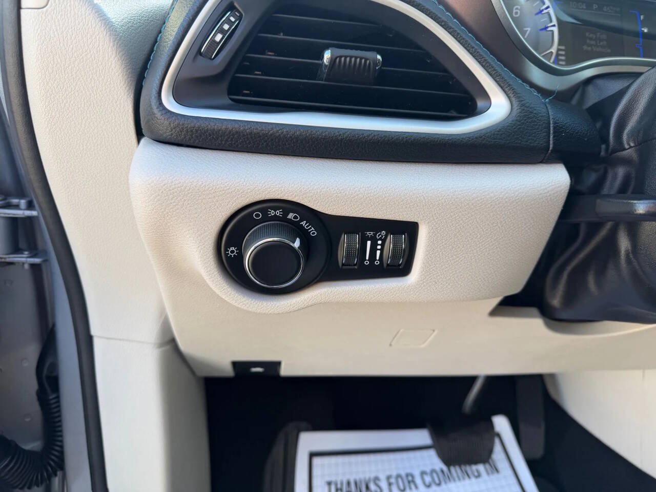 Used 2020 Chrysler Voyager Lxi FWD image 19